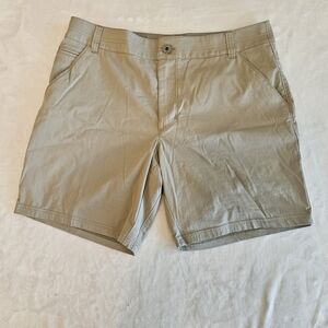 Kuhl size 36 EUC men’s khaki shorts